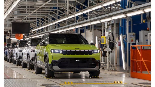 ep archivo   jeep produce la tercera generacion del compass en melfi italia