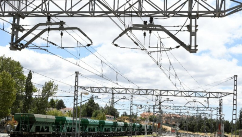 Catenaria en las vías de tren | ADIF ep catenaria en las vias de tren
