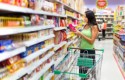 ep cestala compra etiquetado nutricional chica comprandoun supermercado ep cestala compra etiquetado nutricional chica comprandoun supermercado