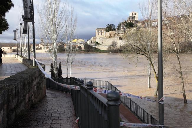 Crecida del Duero a su paso por Zamora (Foto de Archivo) | AYUNTAMIENTO DE ZAMORA - Archivo ep crecidaduerosu pasozamora fotoarchivo