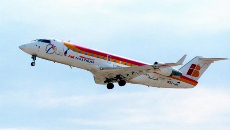 ep despeque de un avion de air nostrum en una imagen de archivo ep despeque de un avion de air nostrum en una imagen de archivo