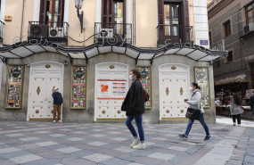 ep dos mujeres pasan por las inmediaciones de la sala joy eslava un dia despues del anuncio de su