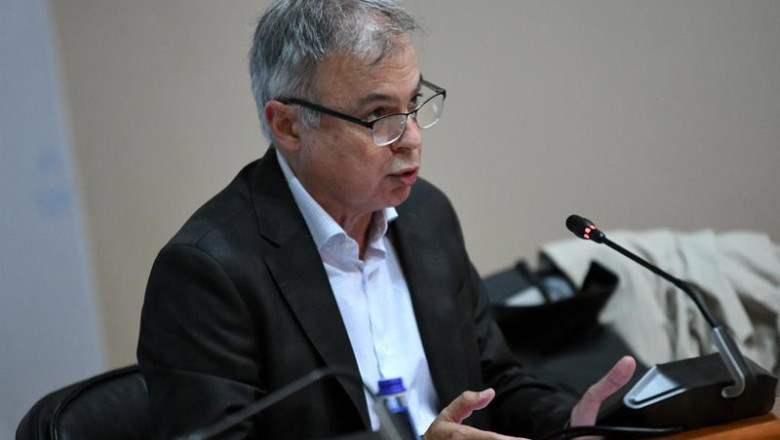 ep el director do instituto galego de vivenda e solo heriberto garcia en el parlamento
