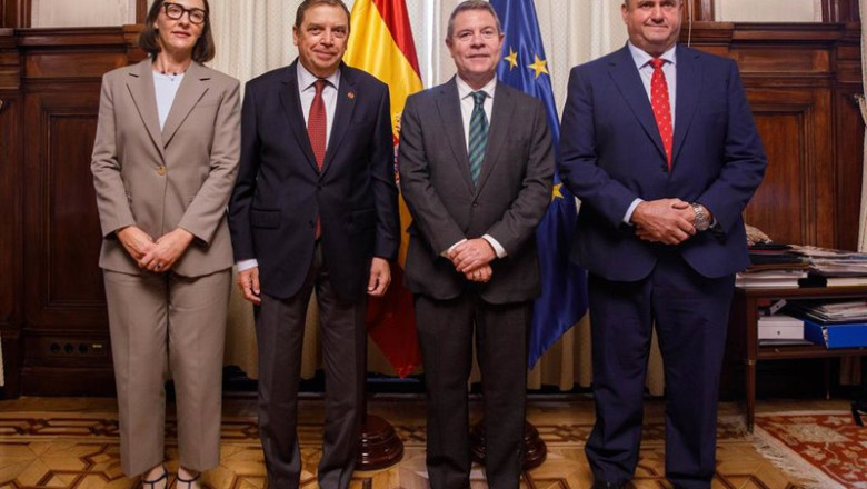 ep el presidente de castilla la mancha emiliano garcia page se reune en madrid con el ministro de