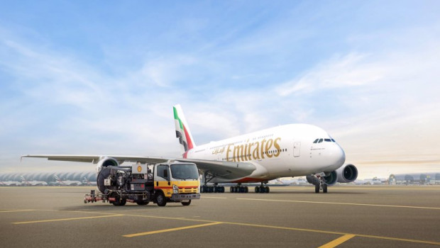 ep emirates y shell aviation firman un acuerdo para el suministro de saf en el centro de operaciones
