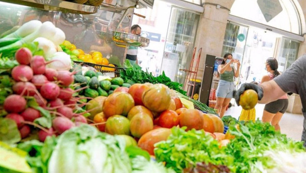 ep fruta y verdura en el mercado central