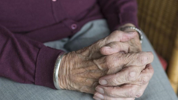 ep la enfermedad de parkinson afecta a 1 de cada 100 personas mayores de 60 anos sus causas son aun