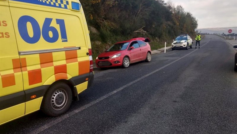 ep la guardia civil asiste a una parturienta que dio a luz en la autopista en xermade lugo ep la guardia civil asiste a una parturienta que dio a luz en la autopista en xermade lugo