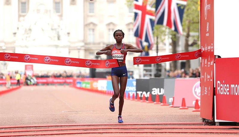 ep la keniata brigid kosgei durante su triunfo en el maraton de londres de 2019