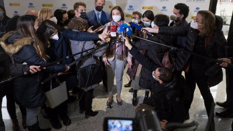 La ministra de Industria, Comercio y Turismo, Reyes Maroto, responde a los medios a su llegada a la inauguración oficial de la 24ª sesión de la Asamblea General de la Organización Mundial del Turismo, a 1 de diciembre de 2021, en Madrid, (España). | Alberto Ortega - Europa Press ep la ministra de industria comercio y turismo reyes maroto responde a los medios a su llegada a la
