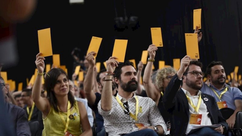 La portavoz de ERC, Marta Vilalta, el presidente del Parlament, Roger Torrent, y el vicepresidente de la Generalitat, Pere Aragonès, en la conferencia nacional de ERC de 2018 | ERC - Archivo ep la portavoz de erc marta vilalta el presidente del parlament roger torrent y el vicepresidente de