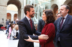 ep la presidenta de la comunidad de madrid isabel diaz ayuso saluda al presidente del partido