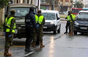 ep militares del ejercito y agentes de la policia nacional realizan controles en valencia por el