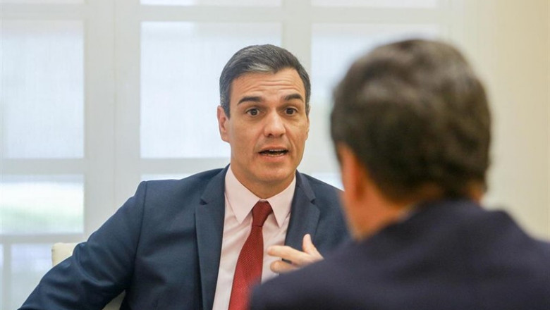 El presidente del Gobierno en funciones, Pedro Sánchez durante su reunión con la ministra de Trabajo en funciones, Magdalena Valerio, el presidente de CEPYME, Gerardo Cuerva y el presidente de la CEOE, Antonio Garamendi en La Moncloa. | Ricardo Rubio - Europa Press ep presidentegobiernofunciones pedro sanchez durantereunionla ministratrabajofunciones magdalena valerio el presidentecepyme gerardo cuervapresidentela ceoe antonio garamendila moncloa