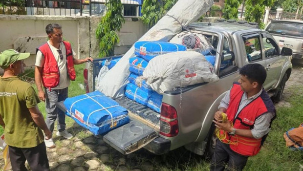 ep un equipo de voluntarios de caritas en nepal