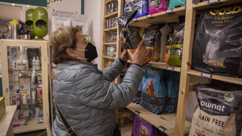 ep una clienta en un comercio