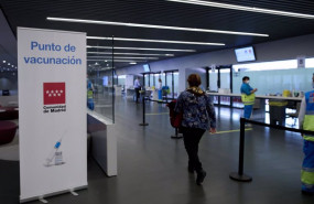 ep varias personas en el dispositivo de vacunacion puesto en marcha en las instalaciones del wanda