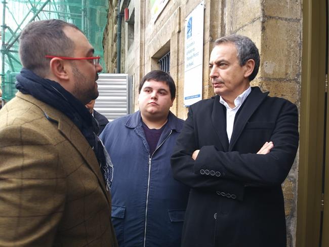 Zapatero junto a Adrián Barbón. | EUROPA PRESS. ep zapateroa adrian barbon