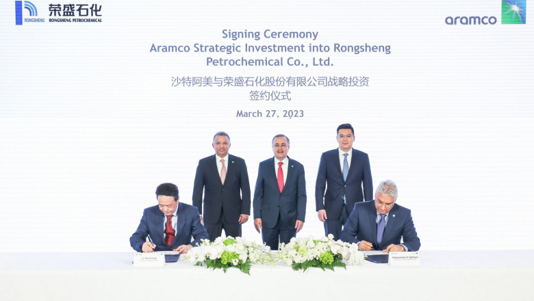 Amin H. Nasser, Aramco President & CEO (center), attends the signing ceremony for Aramco’s acquisition of a 10% interest in Rongsheng Petrochemical Co. Ltd. Mohammed Y. Al Qahtani, Aramco Executive Vice President of Downstream (sitting right), and Li Shui aramco rongsheng signing 20230327200006