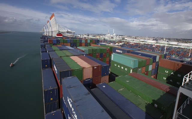 containers-conteneurs-le-havre-commerce-exterieur-deficit-france-fret-maritime-transport-de-marchandises