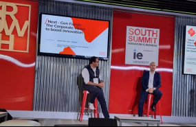 ep a la derecha el director de innovacion y marca de aedas homes javier sanchez en south summit 2021