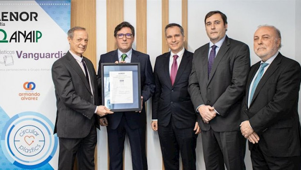 ep aenor entrega el primer certificado de porcentaje de uso de plastico reciclado posconsumo a