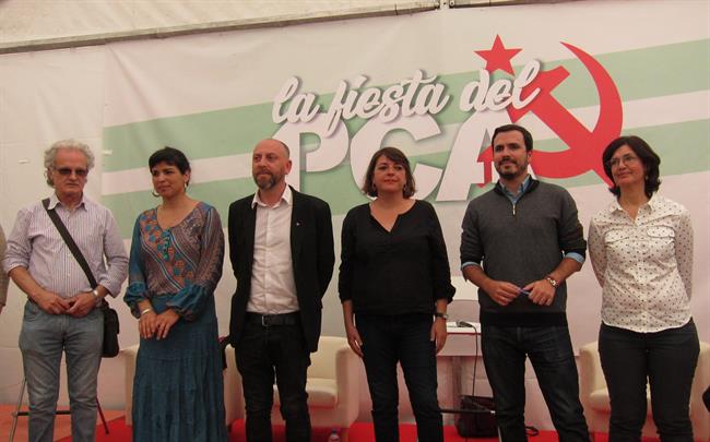 Alberto Garzón y Teresa Rodríguez con otros dirigentes en la Fiesta del PCA | EUROPA PRESS ep alberto garzonteresa rodriguezotros dirigentesla fiestapca