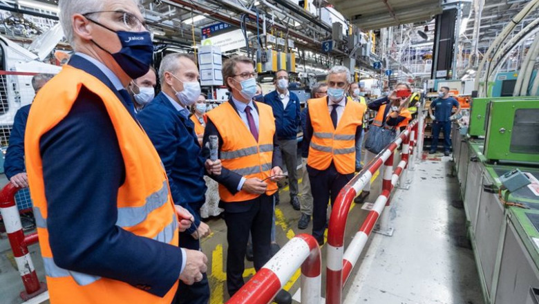 ep alberto nunez feijoo acompanado por francisco conde e ignacio bueno visita la linea de produccion