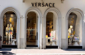 ep archivo   april 19 2019   milan italy versace store front mid season and summer fashion trend on