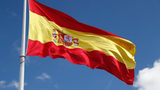 ep archivo   bandera de espana de la plaza de colon de madrid espana