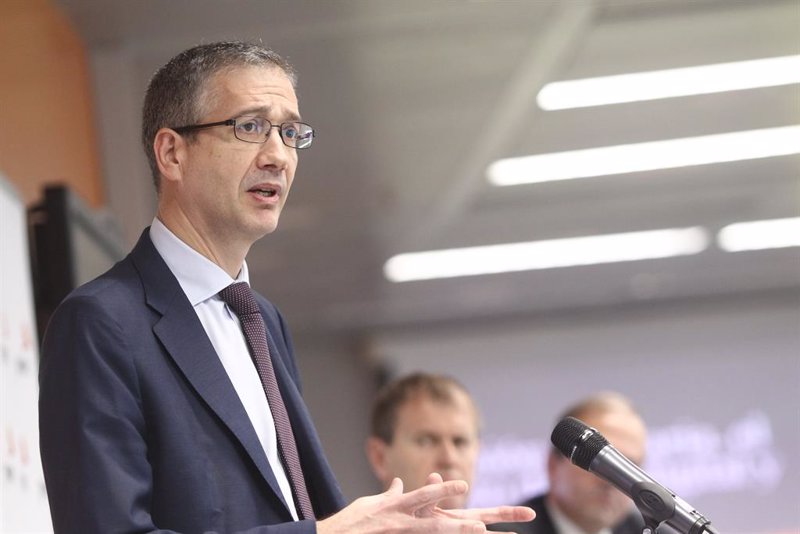 De Cos: No debería darse por garantizada la resiliencia del mercado de trabajo