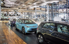 ep archivo - interior de una planta automovilistica