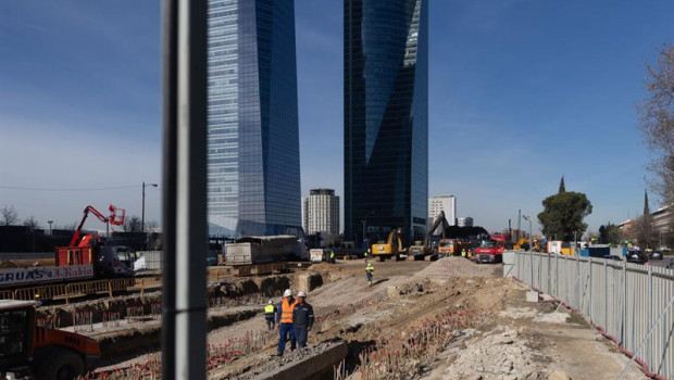 ep archivo   obreros trabajando en las obras de construccion de parque castellana a 20 de enero de