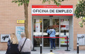 ep archivo una mujer entrando en una oficina de empleo de la comunidad de madrid ep archivo una mujer entrando en una oficina de empleo de la comunidad de madrid