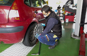 ep cambio de una rueda de un coche