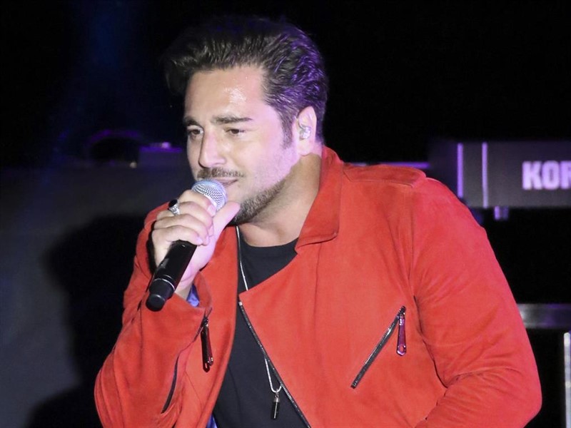 ep david bustamante de gira con su fan numero unosu novia yana olina
