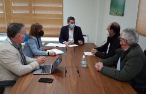 ep el consejero antonio luengo al fondo durante la reunion mantenida con el consejo regulador de las