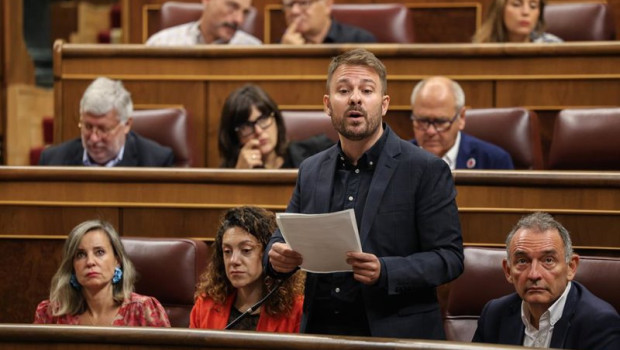 ep el diputado de compromis integrado en sumar alberto ibanez interviene durante una sesion de