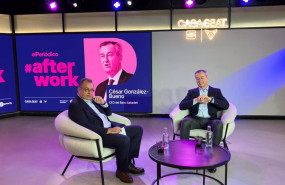 ep el director de el periodico albert saez y el consejero delegado de banco sabadell cesar