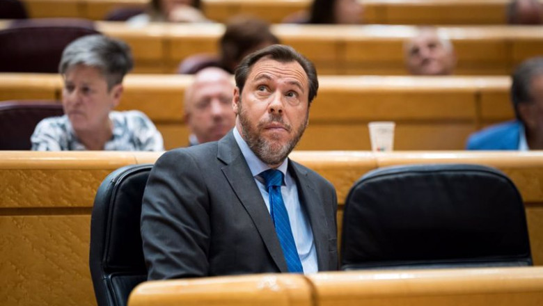 ep el ministro de transportes y movilidad sostenible oscar puente durante una sesion de control en