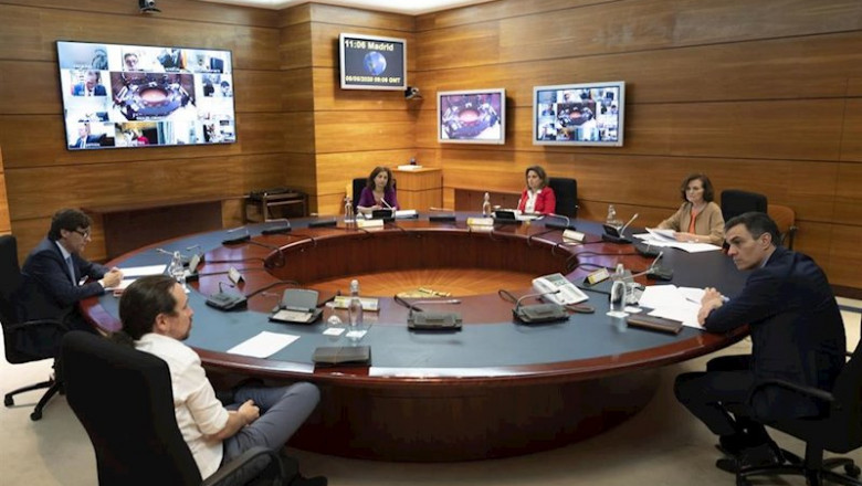 El presidente del Gobierno, Pedro Sánchez, el vicepresidente Pablo Iglesias, el ministro de Sanidad, Salvador Illa, las vicepresidentas Carmen Calvo y Nadia Calviño y la ministra de Hacienda, Maria Jesús Montero, en el Consejo de ministros extraordinario | Moncloa ep el presidente del gobierno pedro sanchez el vicepresidente pablo iglesias el ministro de sanidad