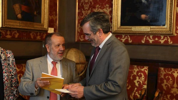 ep el presidente del senado manuel cruz d recibe en el senado al defensor del pueblo en funciones