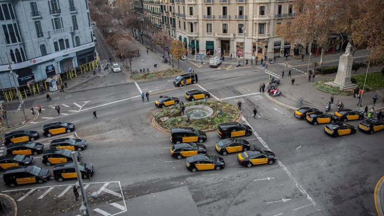Els taxistes de Barcelona tallen la Gran Via. | DAVID ZORRAKINO - EUROPA PRESS - Archivo ep els taxistes de barcelona tallen la gran via