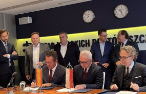 ep en el centro el presidente de la autoridad portuaria de szczecin y a su derecha el presidente ep en el centro el presidente de la autoridad portuaria de szczecin y a su derecha el presidente
