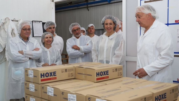 ep la conselleira do medio rural maria jose gomez visita las instalaciones de la queseria hoxe ep la conselleira do medio rural maria jose gomez visita las instalaciones de la queseria hoxe