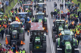 ep la manifestacion de agricultores y tractores en el paseo de la castellana continua su marcha 20240317142803
