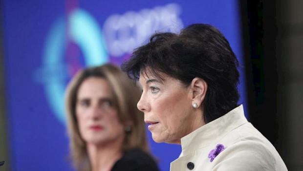 ep la ministra para la transicion ecologica en funciones teresa ribera y la ministra portavoz y de