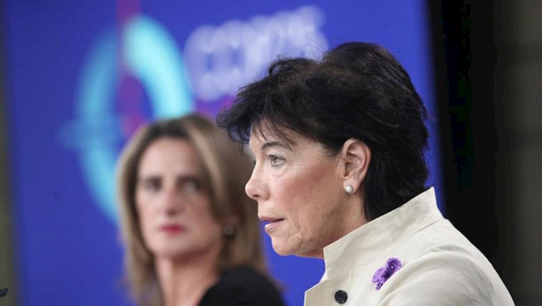 ep la ministra para la transicion ecologica en funciones teresa ribera y la ministra portavoz y de