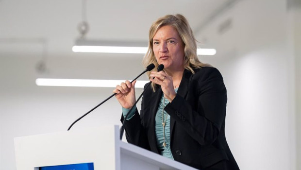 ep la presidenta de anged matilde garcia interviene durante la clausura de la asamblea anual de la
