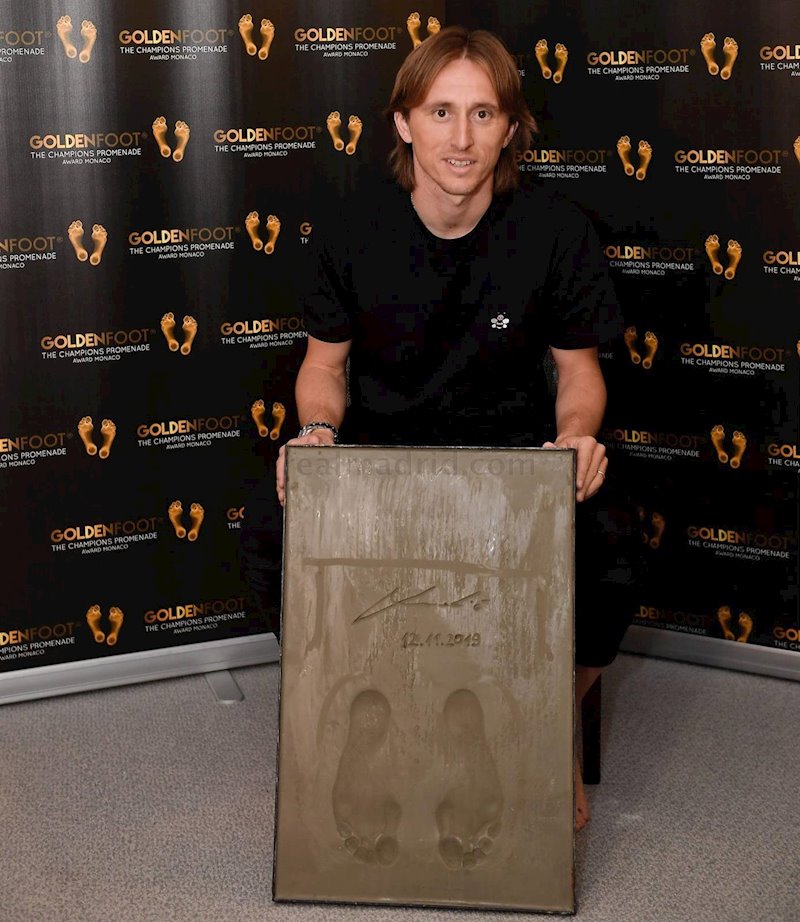 ep luka modric recibe el golden foot